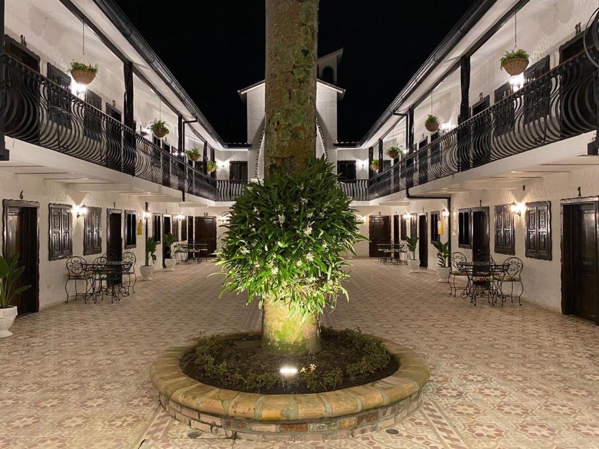 Casa Hotel Las Orquideas 锡卡西亚 外观 照片