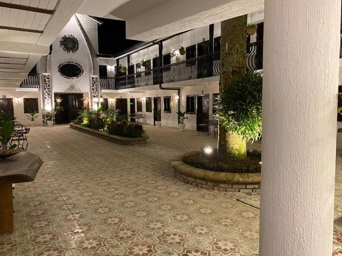 Casa Hotel Las Orquideas 锡卡西亚 外观 照片