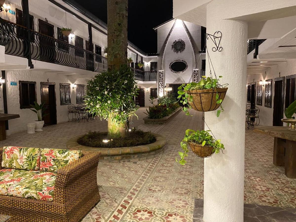Casa Hotel Las Orquideas 锡卡西亚 外观 照片