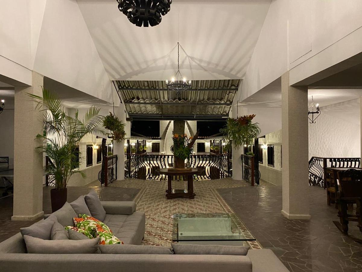 Casa Hotel Las Orquideas 锡卡西亚 外观 照片